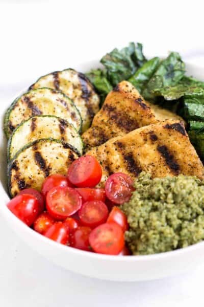 Pesto Quinoa Salad Bowls with grilled tofu and grilled veggies -- a quick, easy and healthy dinner!