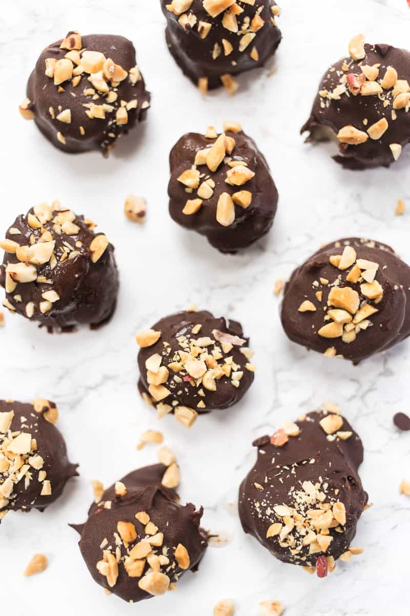 These NO BAKE Banana Snickers Bites are a healthy sweet treat that tastes like candy