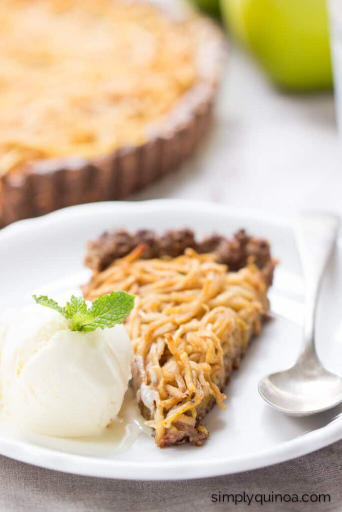 Spiralized Apple Tart - a healthy and delicious dessert that is also gluten-free and vegan!